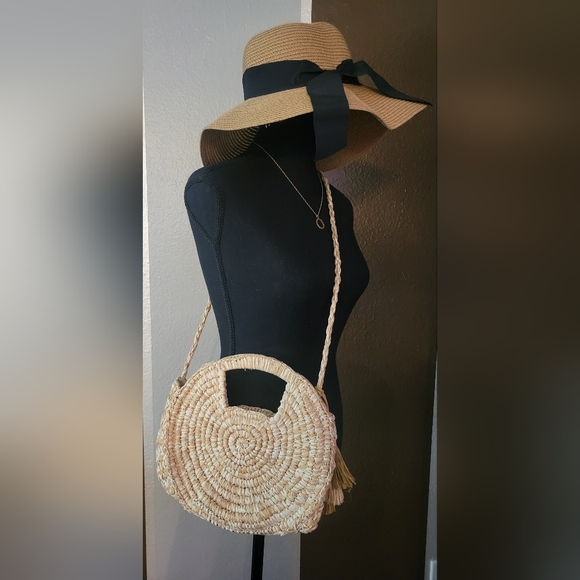 LUCKY BRAND Round Straw Summer Crossbody Tote Bag with Tassels - Picture 10 of 11